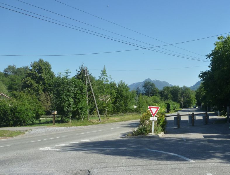Sortie du village de Verthier, et reprise du D 909 A