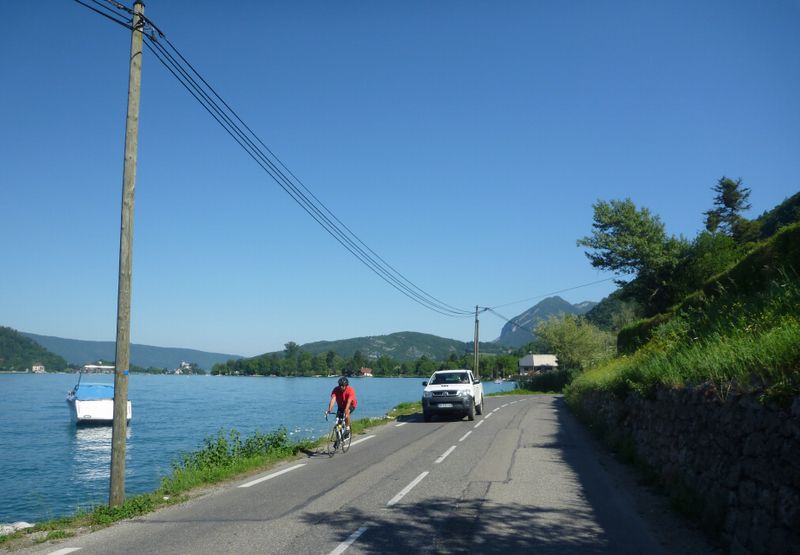 A bicyclette au bord du lac d'Annecy en 2011, Sur le D 909 A