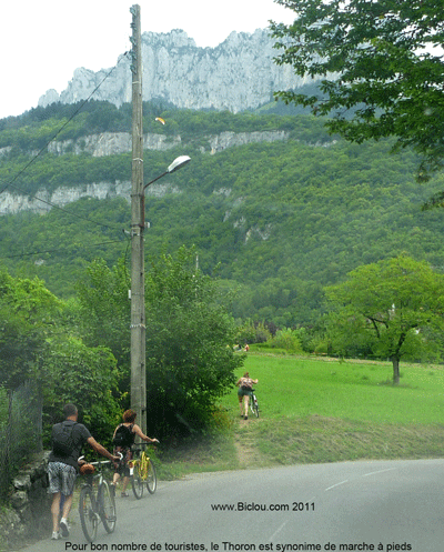 La montée du Toron de la côte de talloires s'apparente à la marche à pieds pour bon nombre de cyclistes en 2011