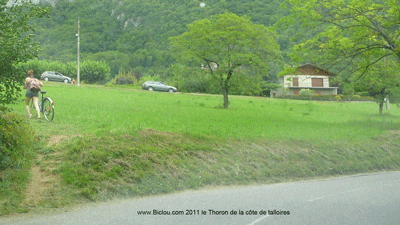 La montée du Toron de la côte de talloires s'apparente à la marche à pieds pour bon nombre de cyclistes en 2011