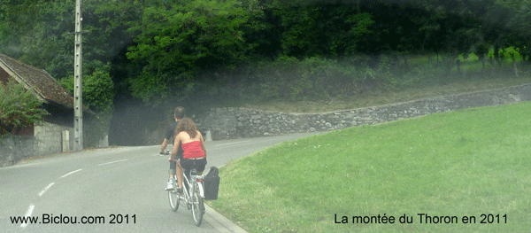 Tandem cycliste dans la montée du Toron de Talloires en 2011