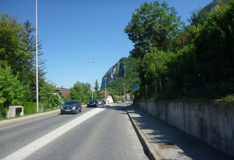 La route D 909 A en 2011, entre Veyrier du lac et chavoire