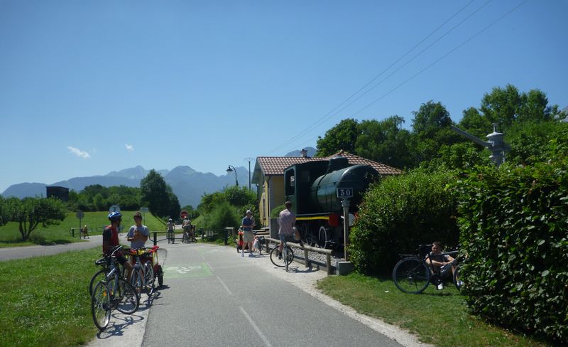 Piste cyclable  la pause de Bredannaz