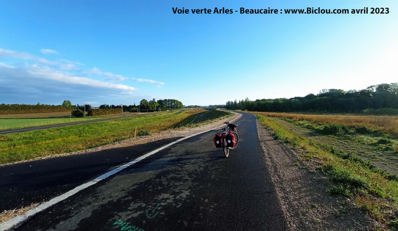 Voie verte Beaucaire Arles, ici du côté de Fourques Arles , elle existe belle et Bien ..(2023)