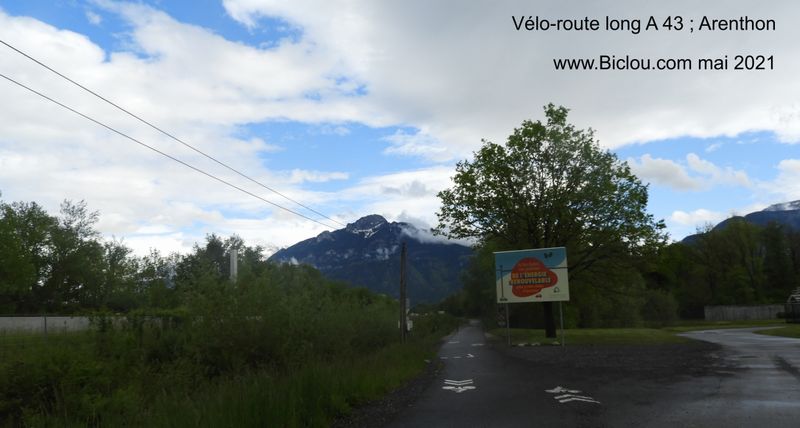 Véloroute V 61 : Pas de doutes : Sempre dritto, le long de l'A40 ..