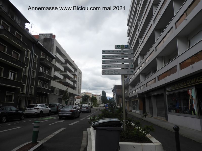 Vélo-route dite V-61 Annemasse Balisage rue du Dr Favre
