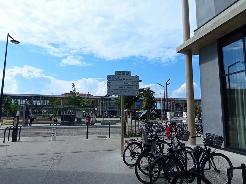 Annemasse 2023 : le balisage V-61 existe bel et bien, dans le sens amont aval, mais pas, de la gare vers l'amont !