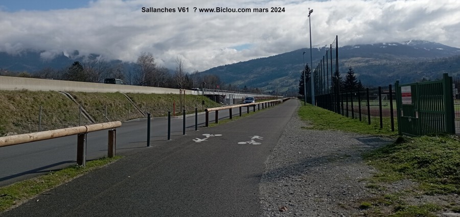 Véloroute dite V-61 Léman-Mont-Blanc niveau stade de Sallanches (mars 2024)