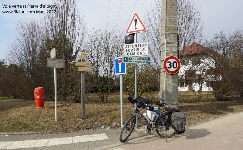 Après quelques péripates, enfin la vélo-route dite V 61, du côté d'Arenthon