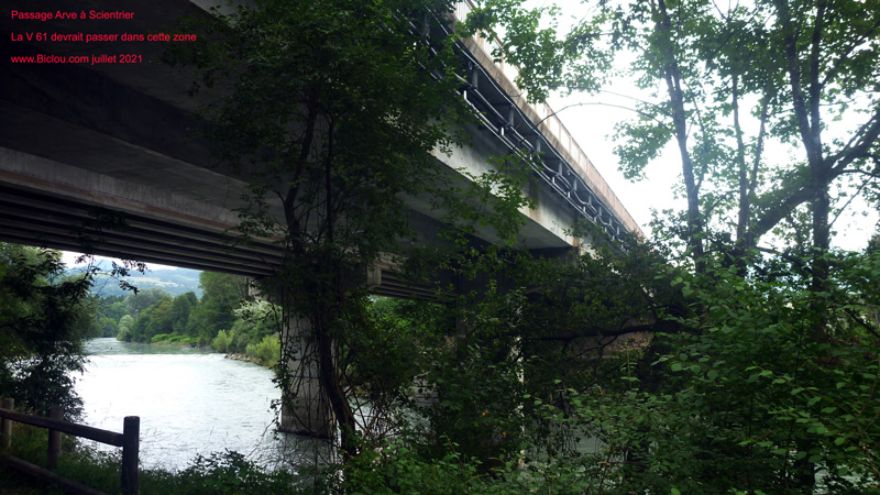 V 61 bute ici contre l'Arve (mars 2022) en attendant la passerelle au dessus de l'Arve