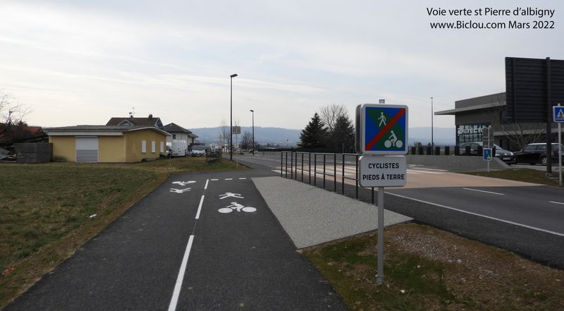 Voie dite verte de saint Pierre en Faucigny : Achtung :  à la traversée de la D 19 C