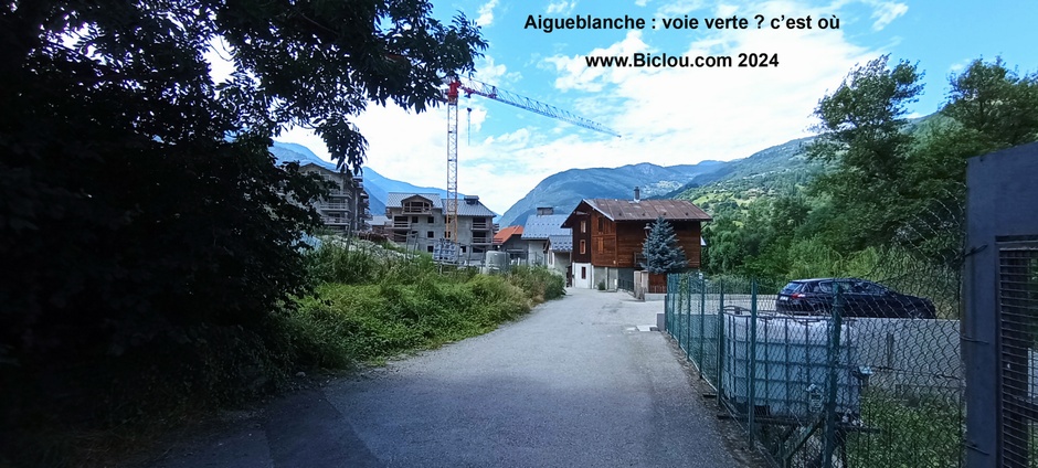 Aigueblanche : on cherche un peu la voie dite verte