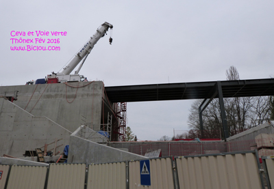 Thônex passerelle au dessus du Ceva