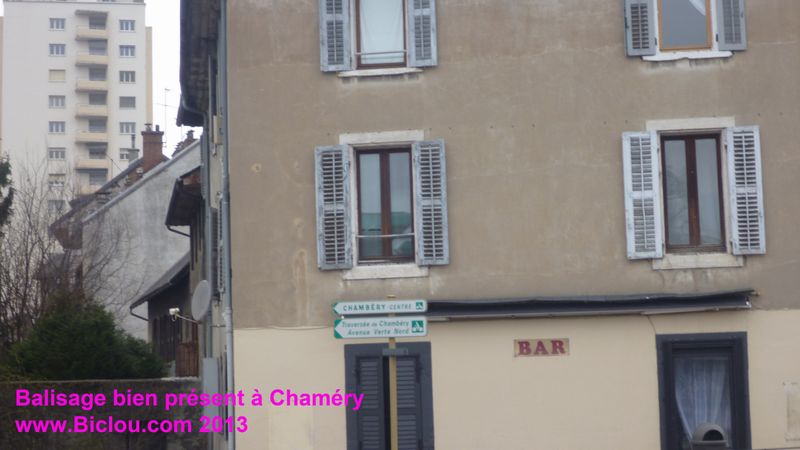 Balisage vélo bien présent dans chambéry zentrum en 2013