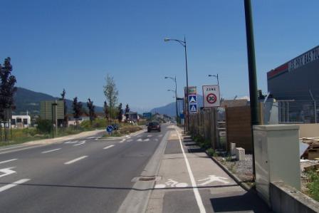 Sortie d'Annemasse Monthoux : bande cyclable 