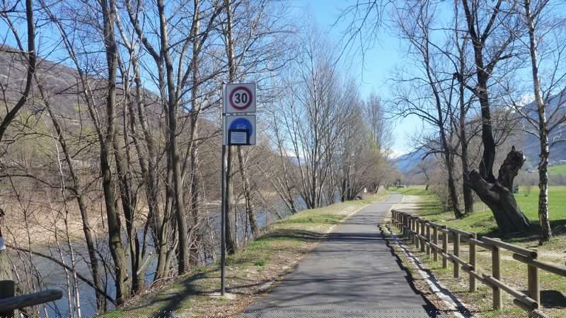 Aosta la pista ciclabile Dora Baltea en  2015
