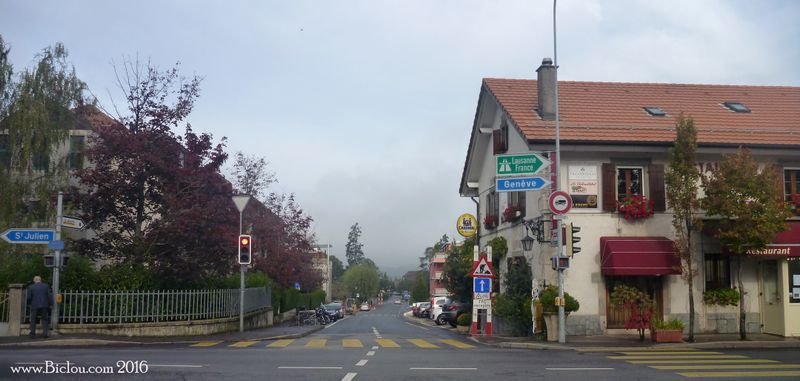 Perly, on croise la grand' route Genève - st Julien mais on file tout droit
