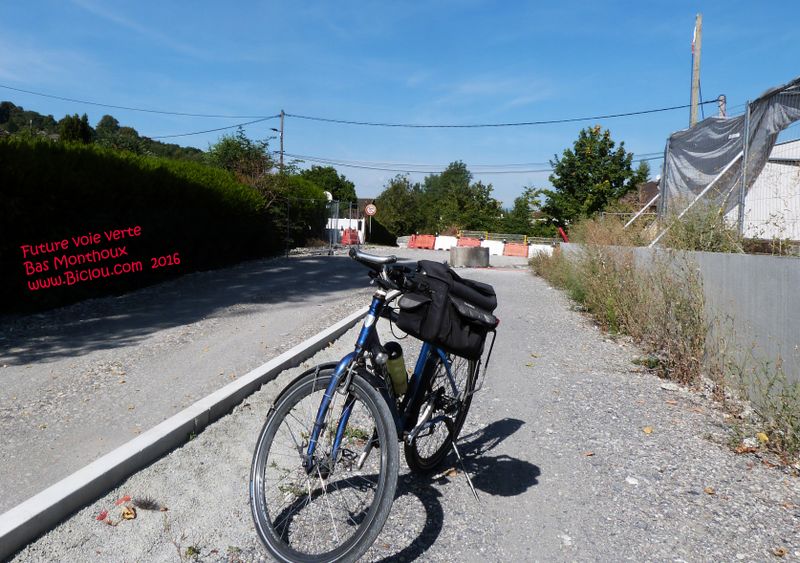 La Voie verte véloroute : Bonne - Annemasse , devrait passer ici ..