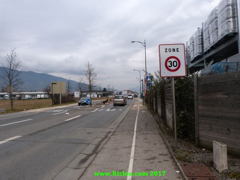 Piste dite cyclable 2017 sortie Annemasse vers Bonne sur Menoge : faut il rure ou pleurer ?