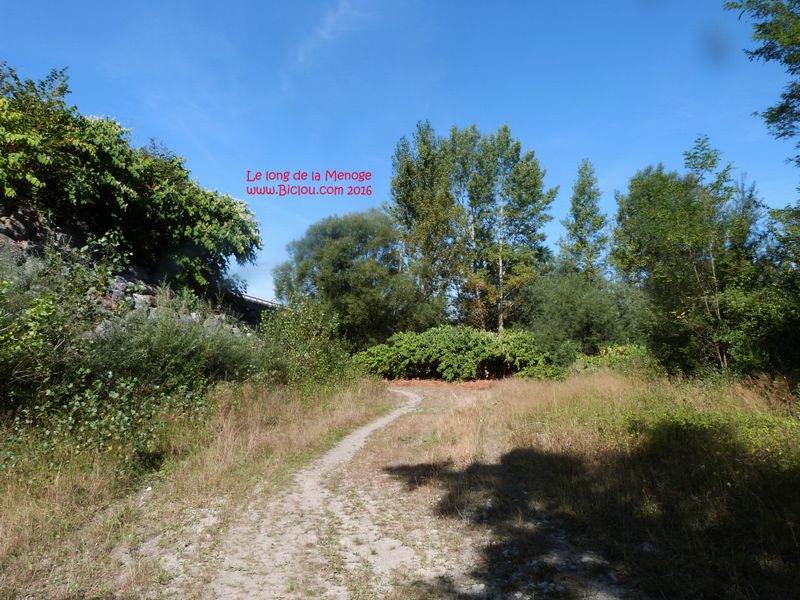 En venant de Loex descente vers Bonne, chemin vers la Menoge voie verte sera ici ?