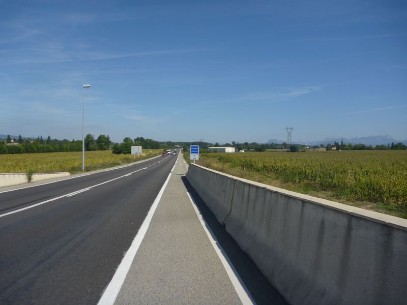 Bandes cyclables à la Sortie de montélimar sur la D 540