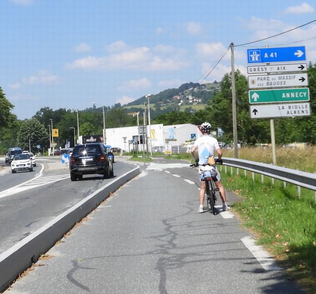 La Voie verte arrive sur le Giratoire de Grésy sur Aix