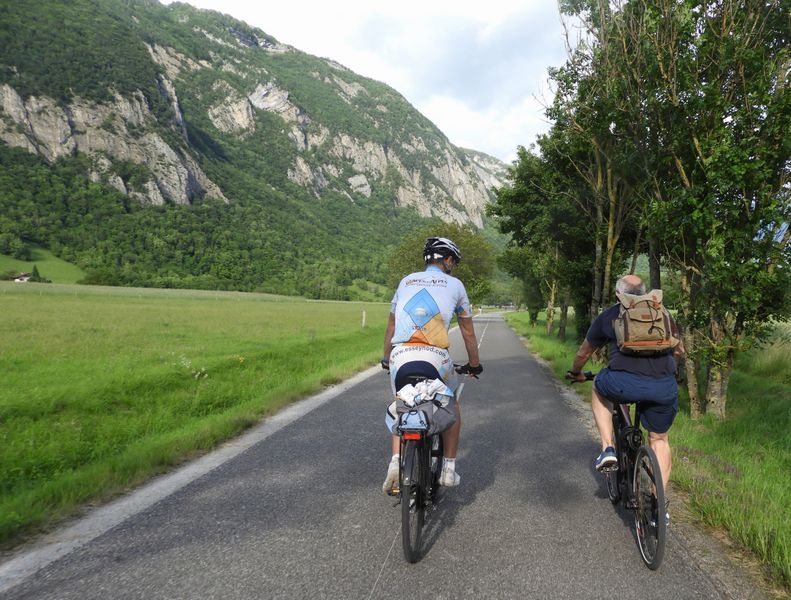 De retour en Favergie par la voie dite verte Annecy Faverges en Cie de deux Coaches célèbres