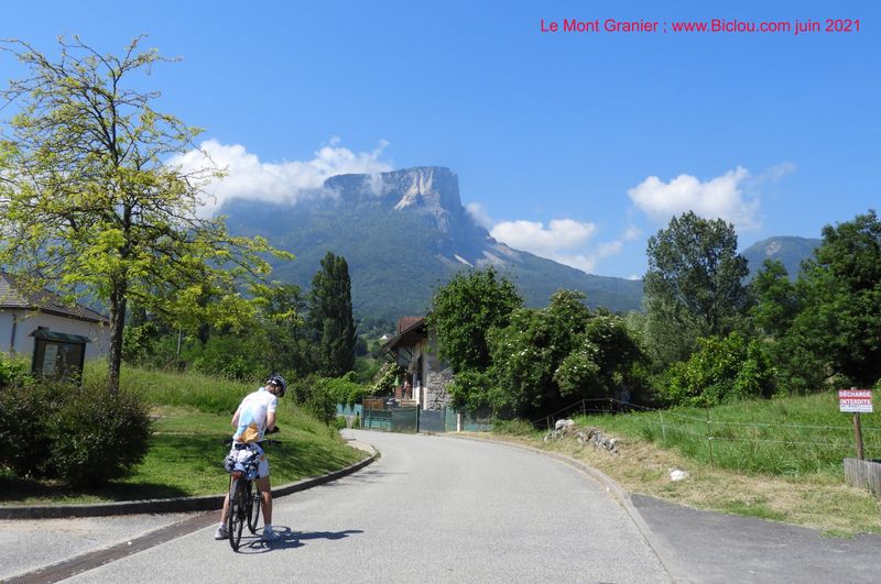 Polo perplexe, Sous le Mont Granier