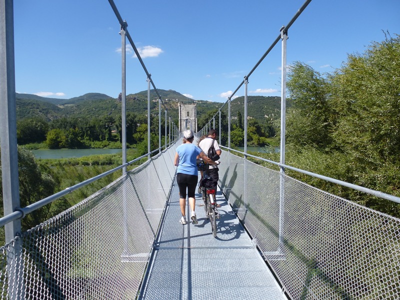 la nouvelle passerelle de rochemaure 2013 photo A.  Cessieux