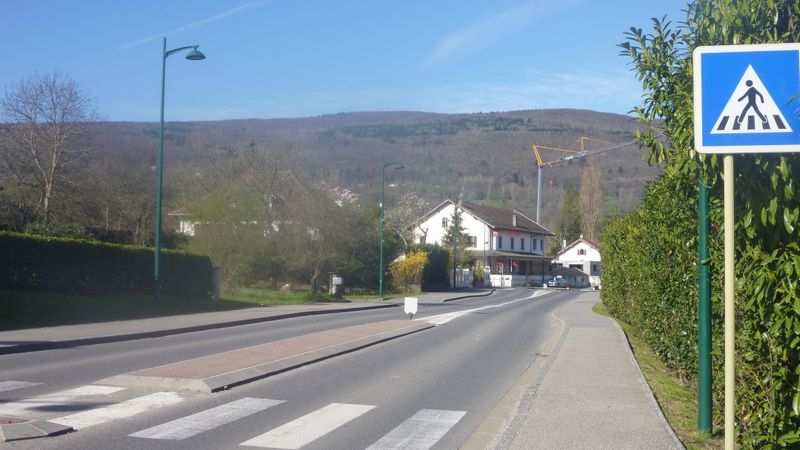 Arrivée à Vulbens D 1206 ex RN 206, par la Voie verte et ViaRhôna en 2015 : 30 km/h ?