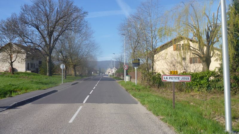 La petite Joux ; entrée en France par la D 23