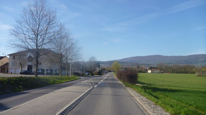 Arrivée à Valleiry sur ViaRhôna par D23 , et les vélos ? oubliés bien entendu ! foutage de G..