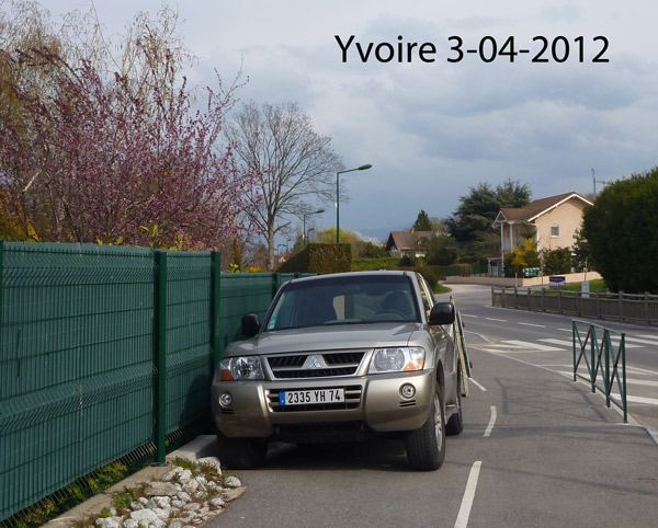 voiture garee sur la voie dite verte yvoire avril 2012