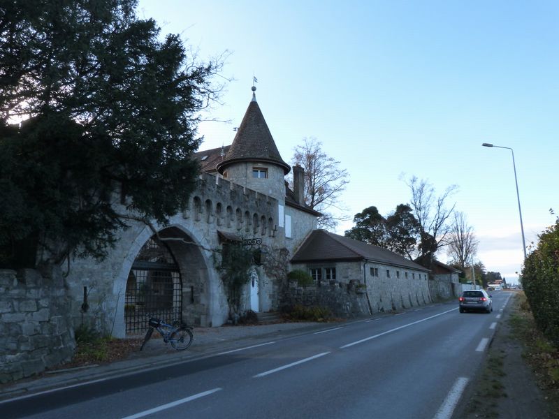 Château de Tourronde de Lugrin, sur le D 1005