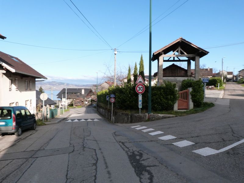 Le Hameau de Troubois ; après Lugrin sur le Tour du Léman