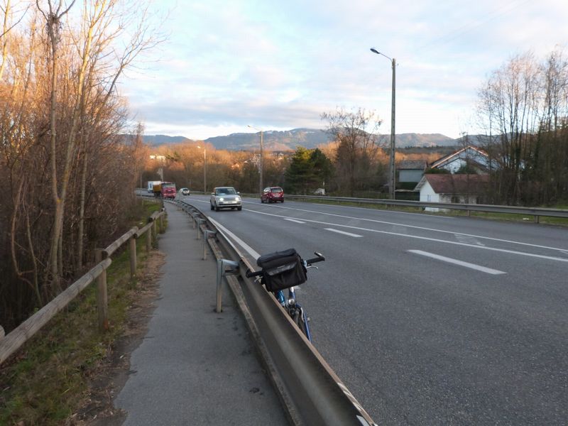 Pris au piège sur la D1005 sortie de Sciez (un époside pas vu ? ..)