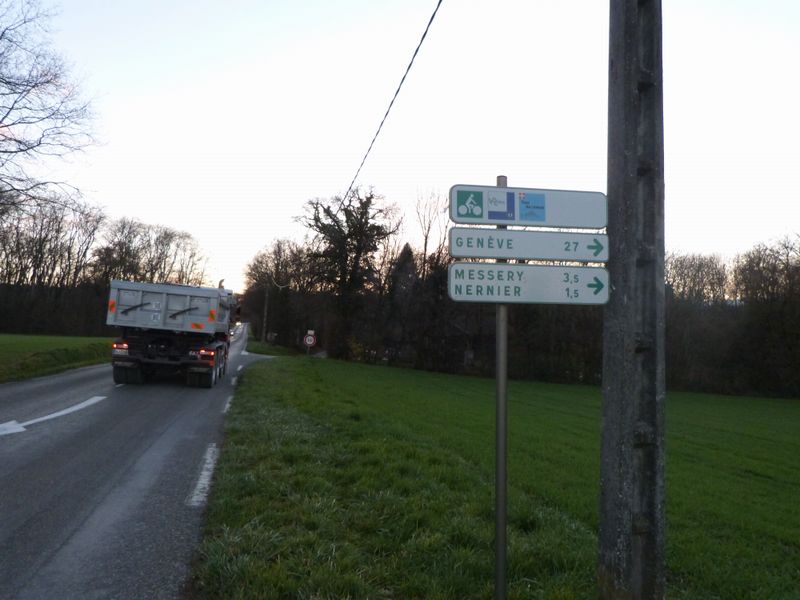Ca devient dramatique en haute Savoie : Evitons même le D 25 et prenons à droite Vers Nernier